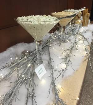 Step-up Your Holiday Party with Festive Decor!